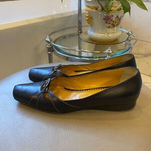 Lambertson Truex Leather Cutout Accent Ballet Flats Size: 6 | IT 36 🇮🇹